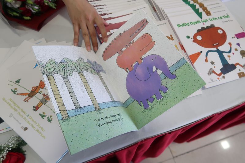 ehon bạn voi đi dạo và những người bạn trên cơ thể ehon bạn voi đi dạo và những người bạn trên cơ thể